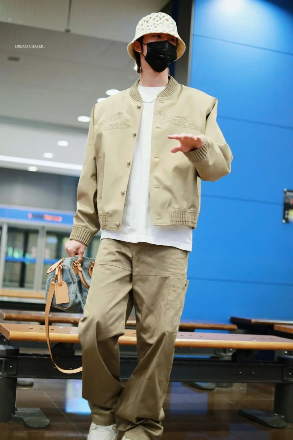 Louis Vuitton Men's Spring and Autumn Solid Color Embroidery Letter Print Zipper Long Sleeve Jacket #72532
