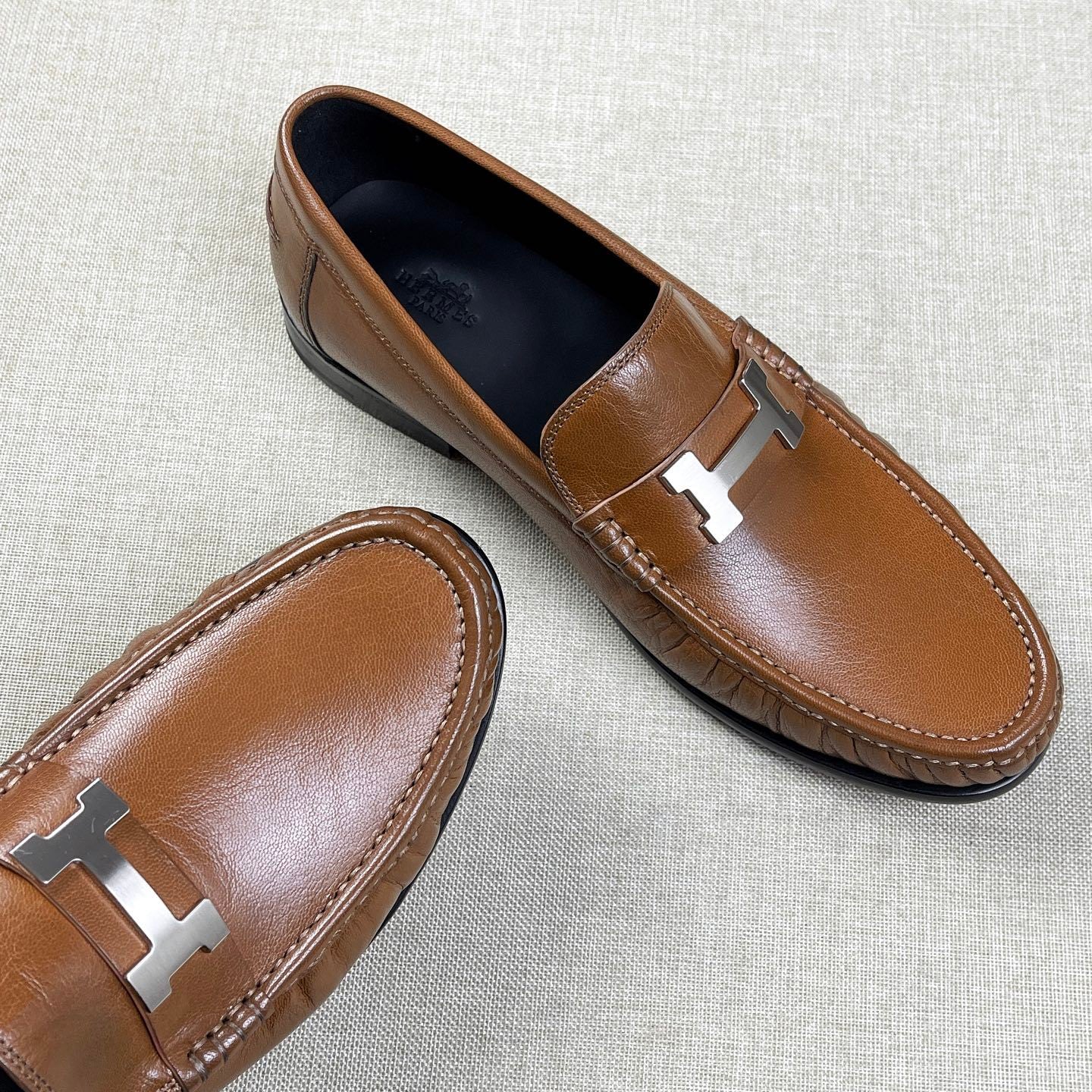 Hermes Men's Fall/Winter Fashion Classic Solid Color Leather Round Toe Slip On Logo Low Top Flat Leather Shoes #78922