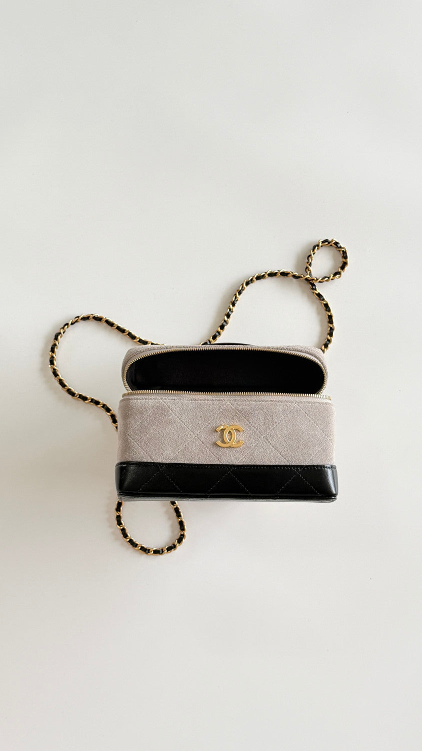 Chanel Vanity With Chain Suede Calfskin Shiny Lambskin Gold-tone Metal #379884