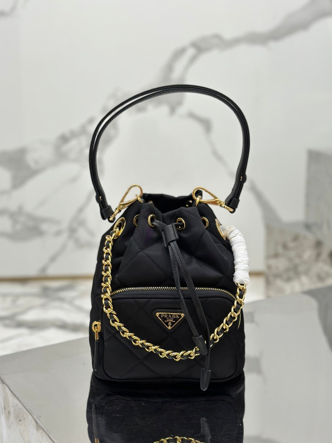 Prada Versatile Re-nylon Recycled Nylon Shoulder Bag Women's Mini Clutch With Diamond Quilting And Drawstring Closure 1bh0382aosvtoo #195681