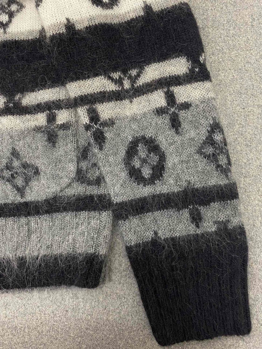 Louis Vuitton Men's Fall And Winter Black And White Jacquard Long Wool Sweater Cardigan#286539