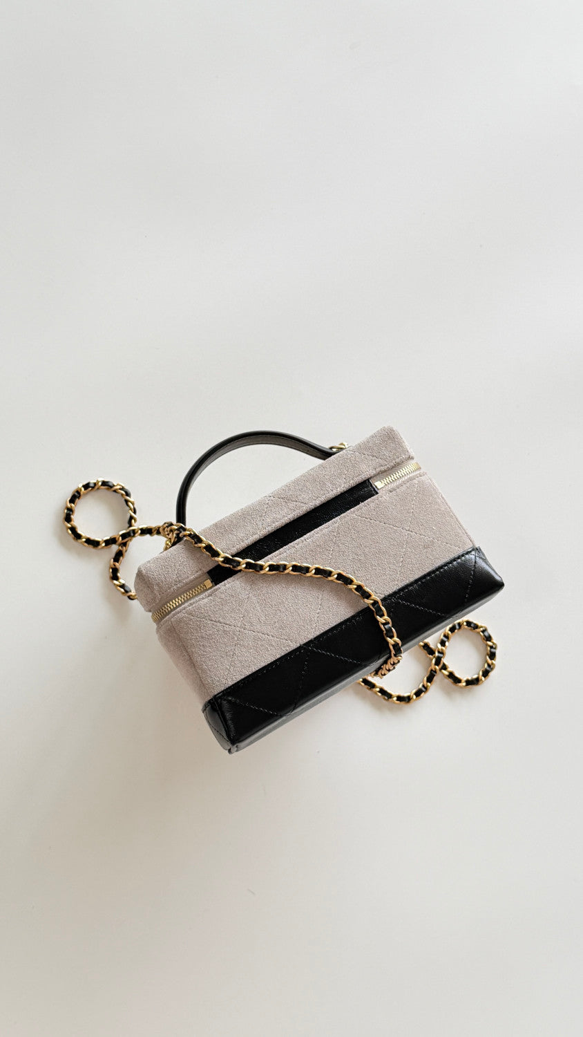 Chanel Vanity With Chain Suede Calfskin Shiny Lambskin Gold-tone Metal #379884