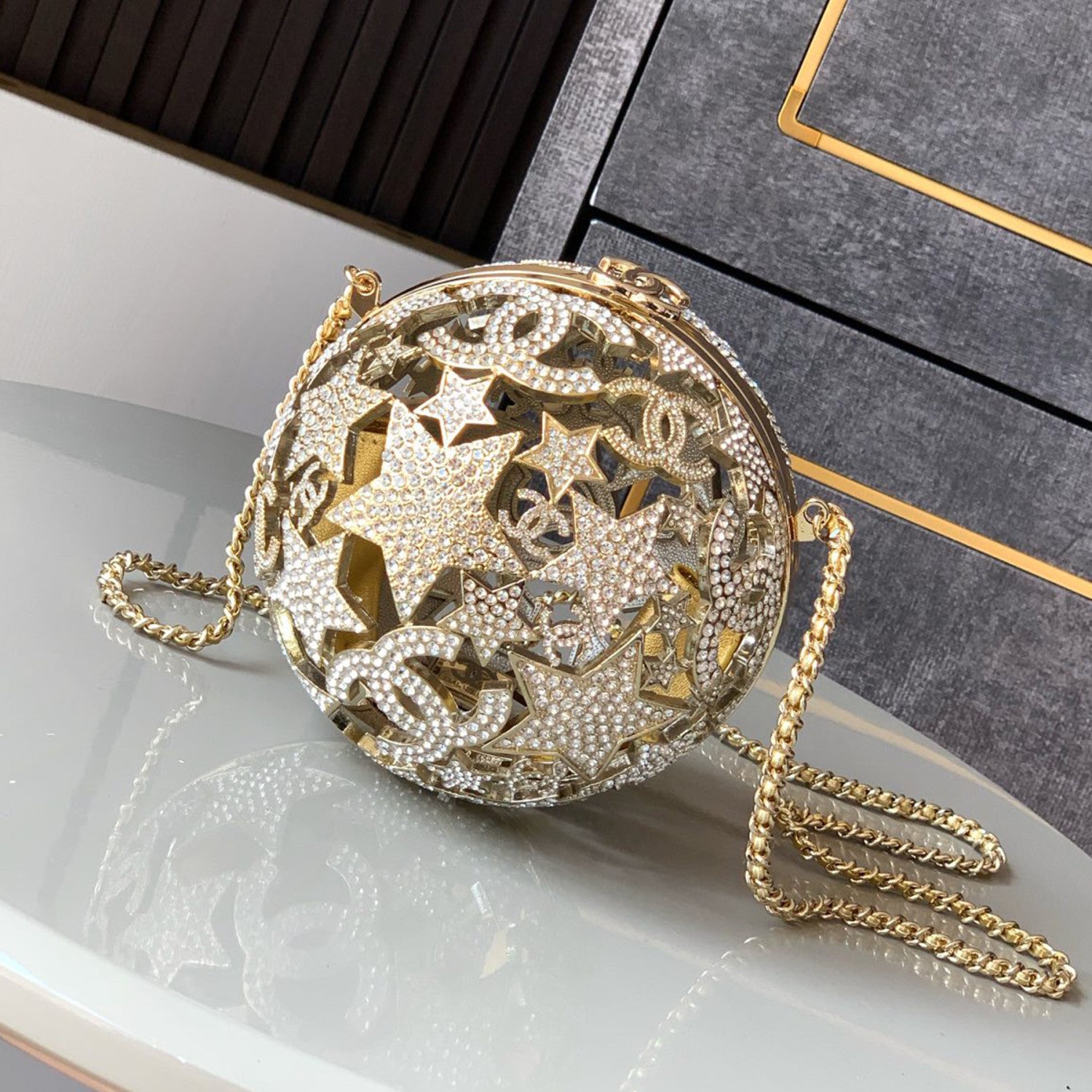 Chanel 2026 Early Spring Resort Collection Spherical Rigid Clutch Bag With Rhinestones And Faux Pearls Multicolor Crossbody Shoulder Tote Bags #82126A