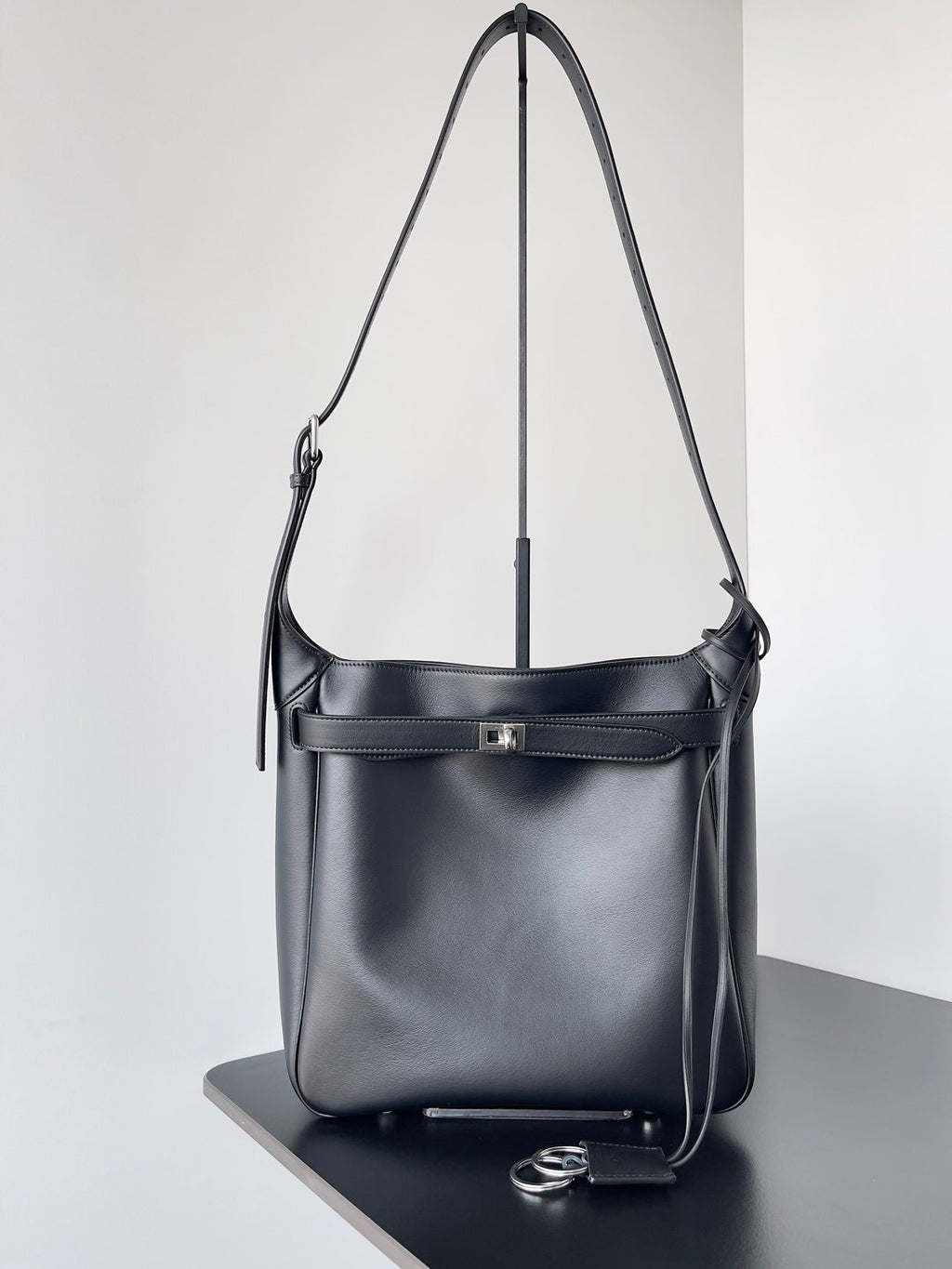 Balenciaga Women's Bel Air Leather Shoulder Bag Casual Hobo Bag Bags Solid Color Handbag Bag 8110182ABAV1000 Ngvp #9928