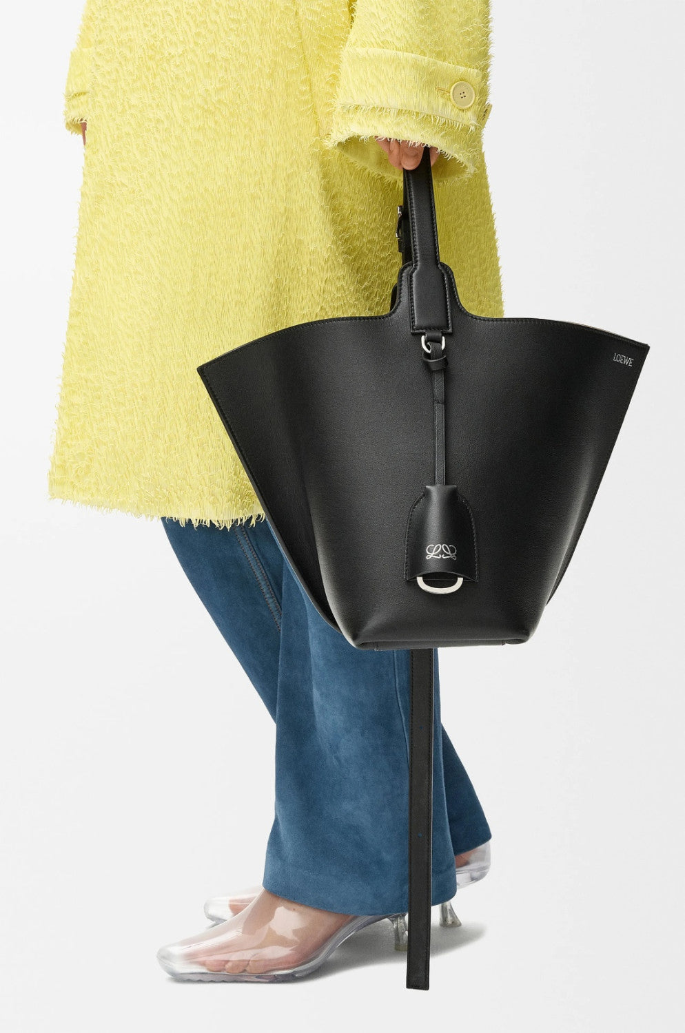 Loewe Medium Large Smooth Calfskin Bilbao Bucket Bag Stylish Minimalist Geometric Design Handbag And Crossbody Bags AWRAWRPX01 #197467