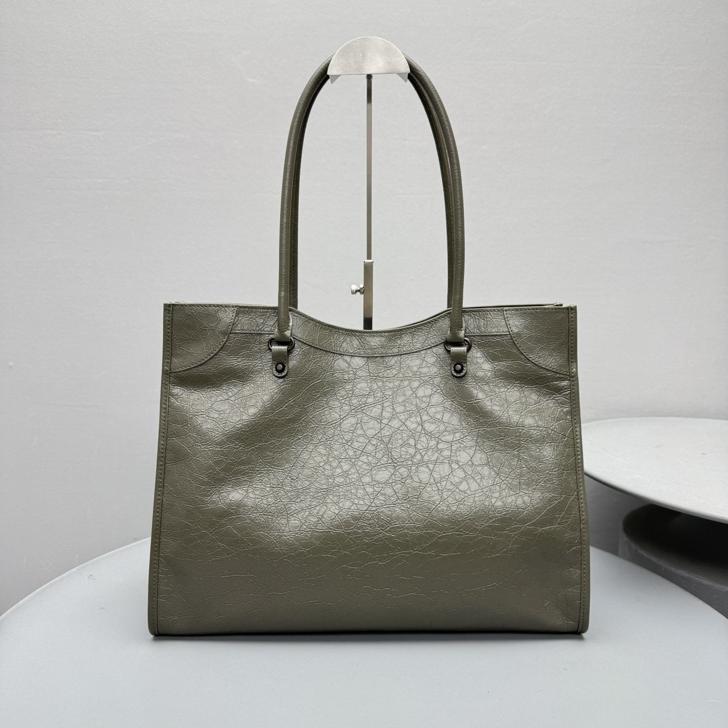 Balenciaga Women's Le City Tote Bag Medium in Black #336744