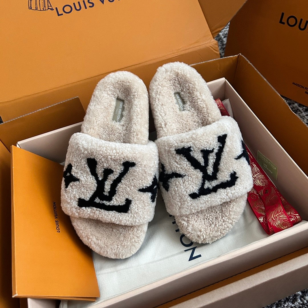 Louis Vuitton Women's Fall/Winter Fashion Casual Round Toe Open Toe Flat Thong Wool Slippers Shoes #78811