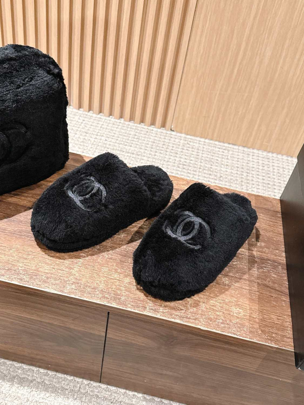 Chanel Winter Fashion Casual Round-Toe Thick-Sole Plush Home Slippers with Storage Bag Shoes #79278