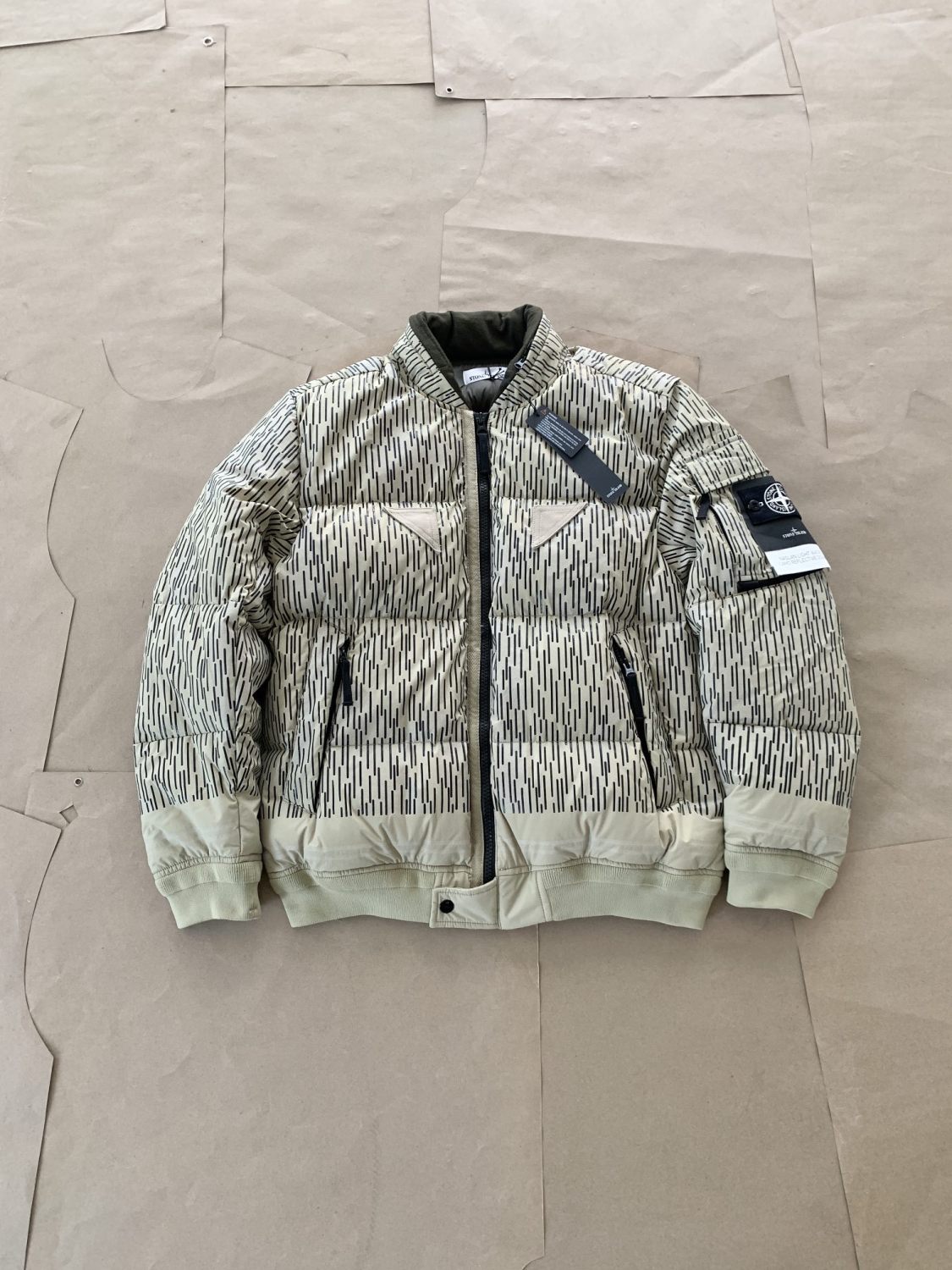 Stone Island Men's Winter Camo Glow-in-the-Dark Striped Solid Color Stand Collar Long Sleeve Zipper Down Jacket #81752