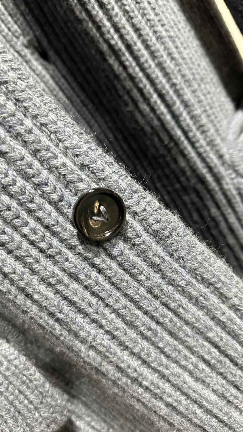 Bottega Veneta Men's Fall/winter Gray Chunky Knit Jacket - Comfortable Warmth. Functional Pockets And Minimalist Design #75722