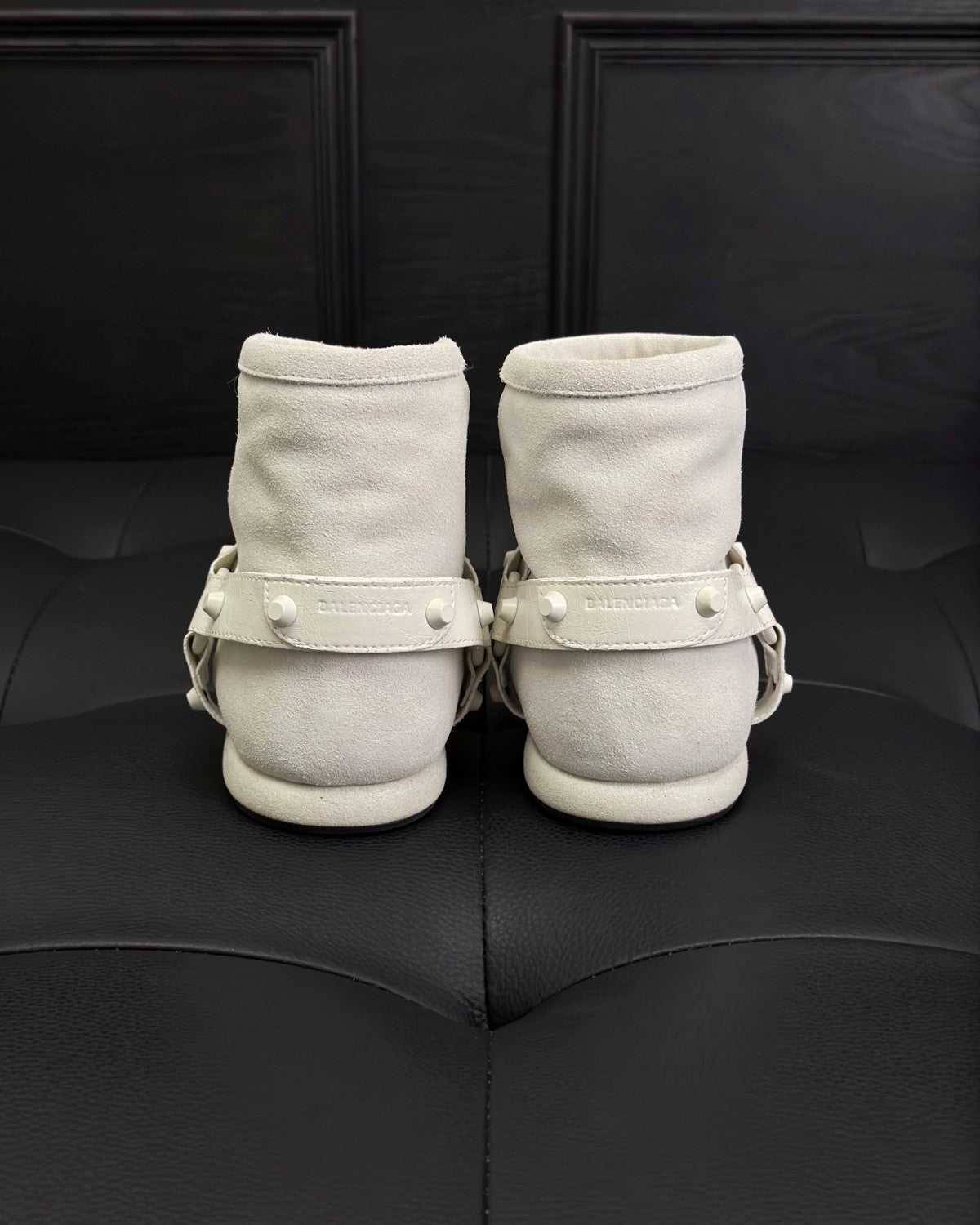 Balenciaga Alaska Soft Cow Split Leather Sleeve Round Toe Cowhide Leather Belt  Rivet Accessories Warm And Non-Slip #332582