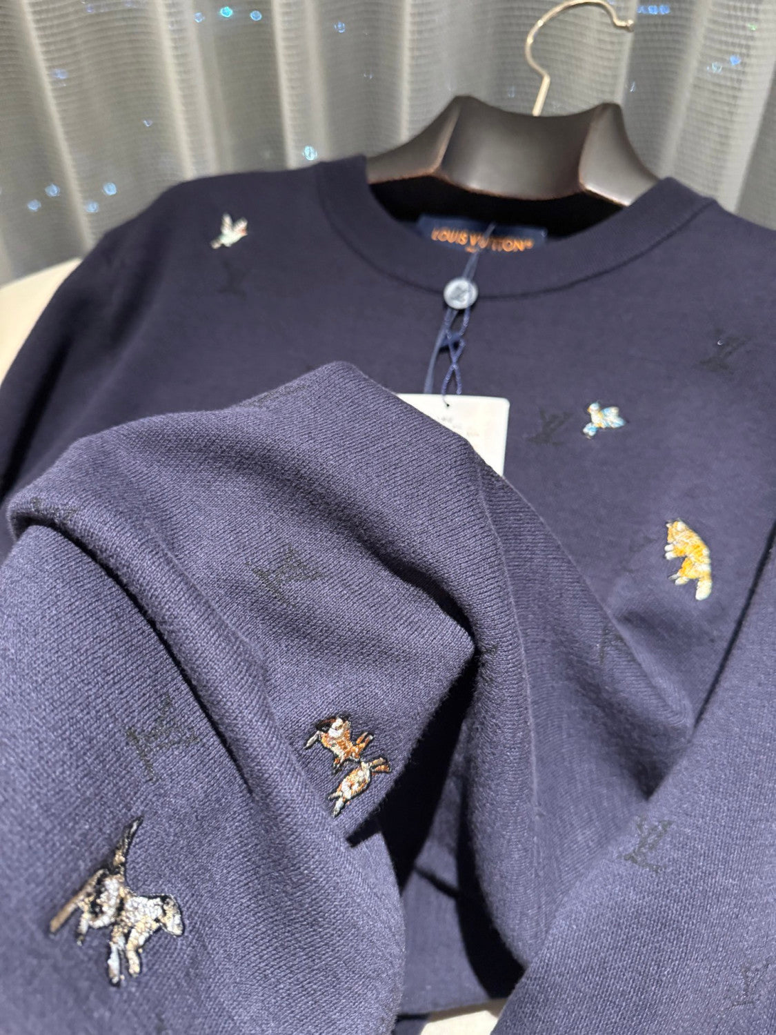 Louis Vuitton LV Blason Long-Sleeved Crewneck #335724