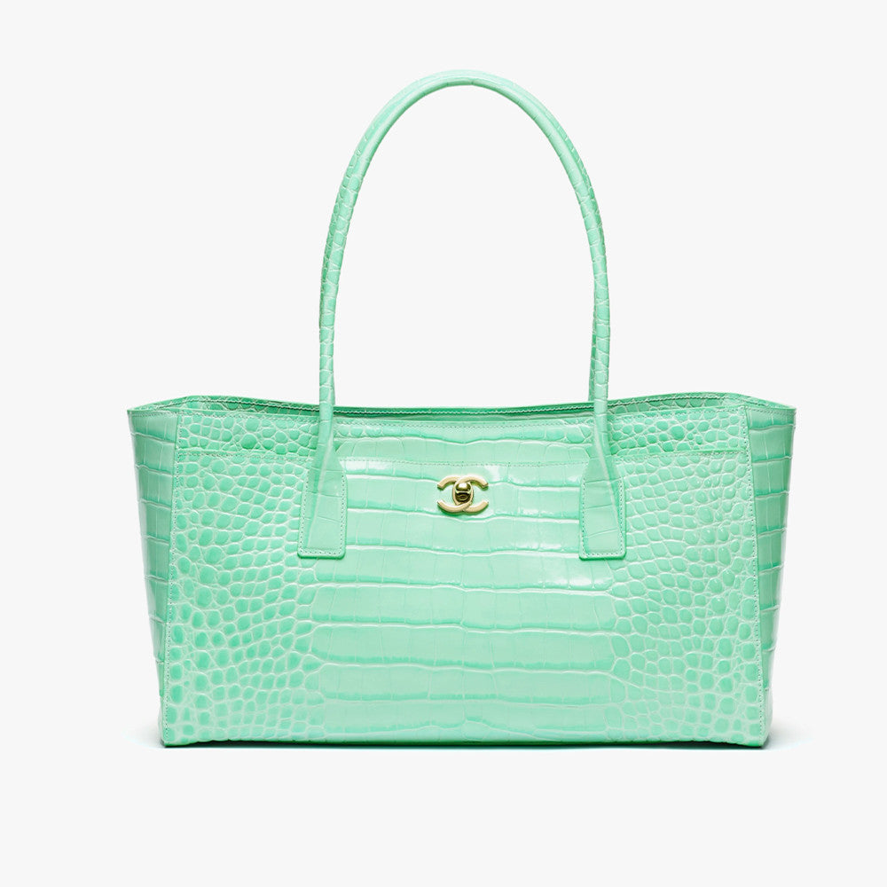Chanel Spring/Summer 2026 Crocodile-Embossed Leather Handbag Classic Double C Metal Logo Stylish and Elegant Large-Capacity Clutch Bags Bag #195597
