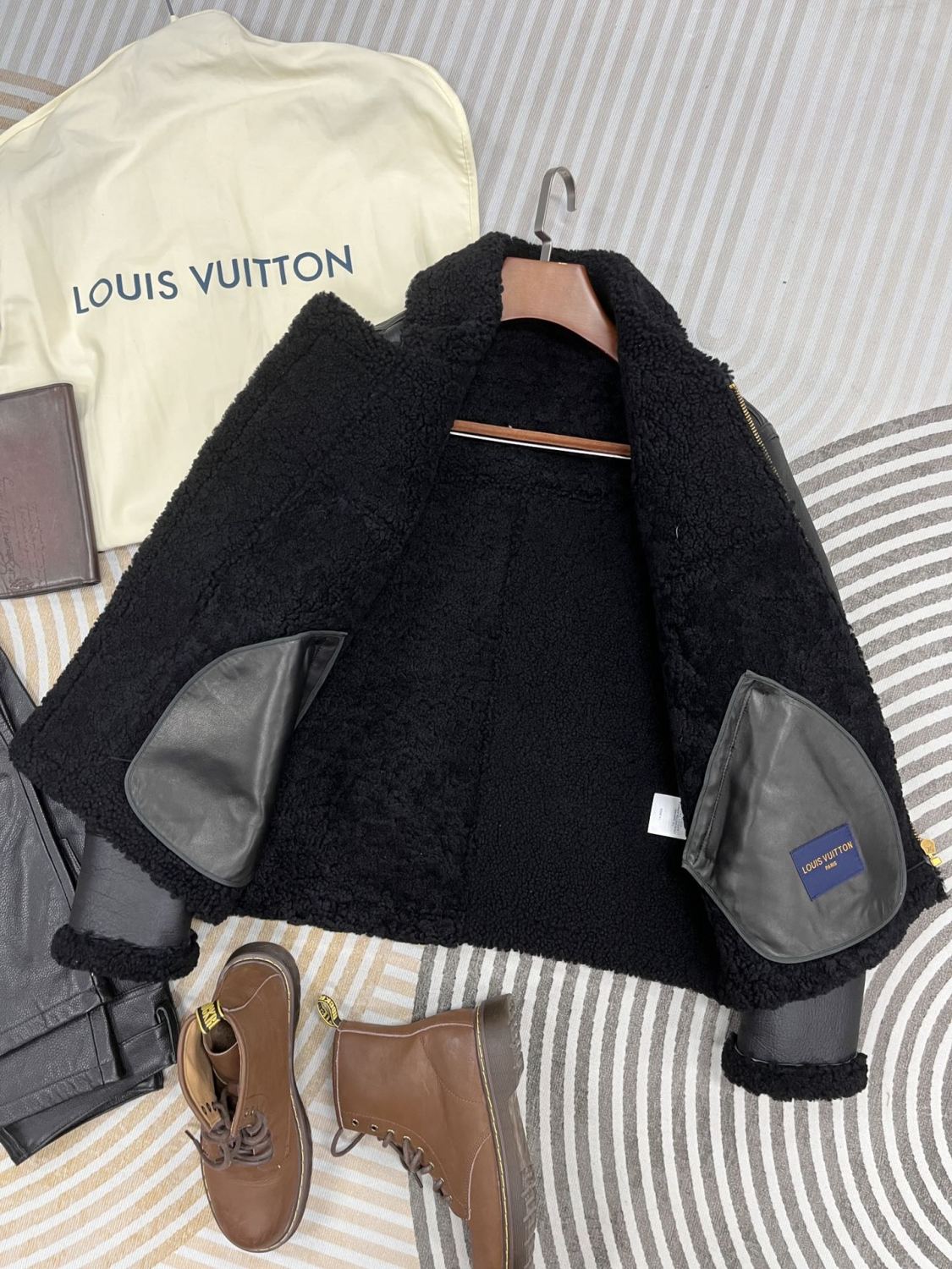 Louis Vuitton Men's Fall/Winter Black Logo Print Embossed Leather Long Sleeve Zipper Jacket #73254