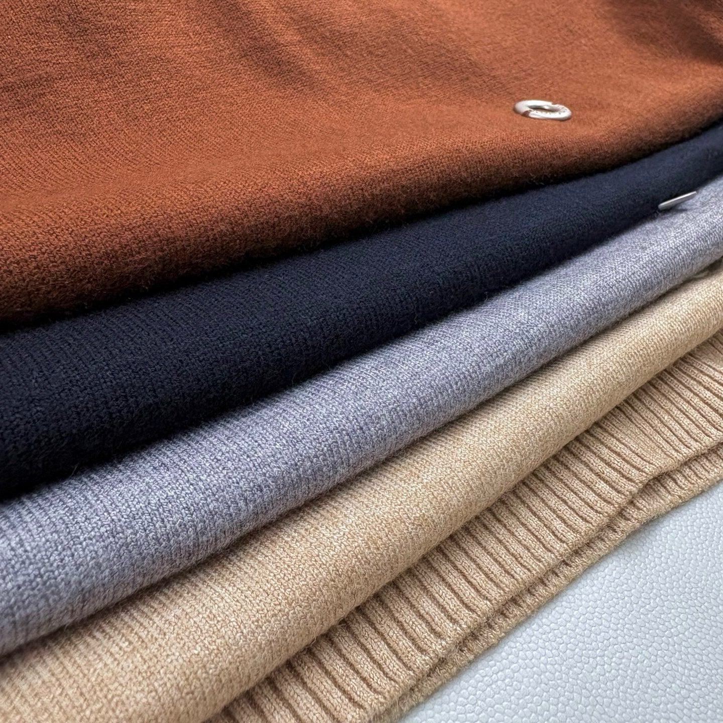 Loro Piana Men's Solid-Color Metal Logo Crew Neck Knit Short-Sleeve Sweater for Spring. Autumn. and Winter Ngvp #2725