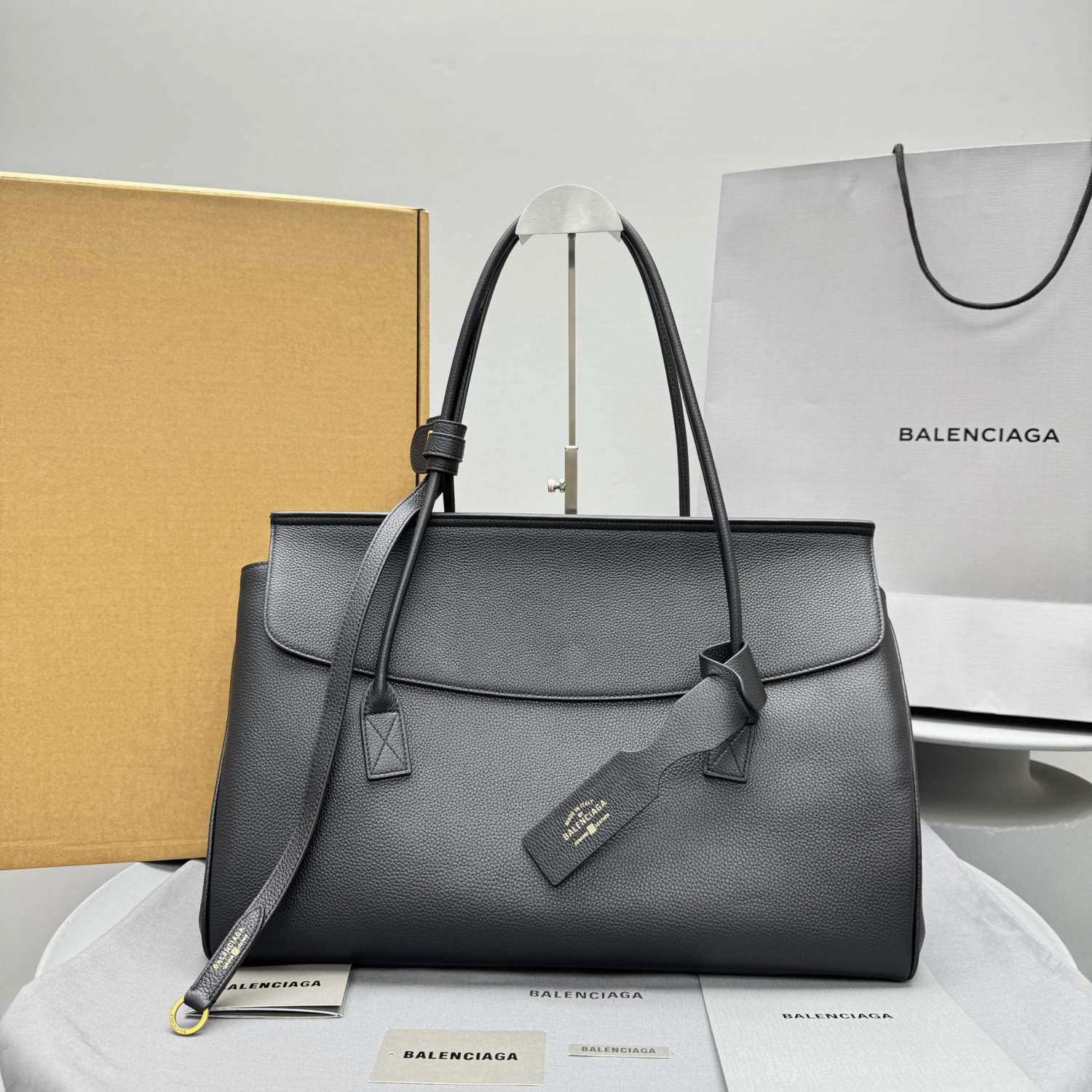 Balenciaga Carrie Carry All Handbag #333735