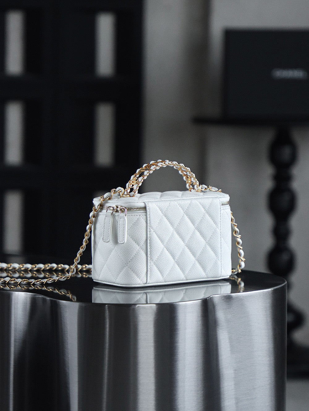 Chanel Women's Solid Color Chain Shoulder Grain Embossed Calfskin Box Bag Tote Shoulder Bags #75595