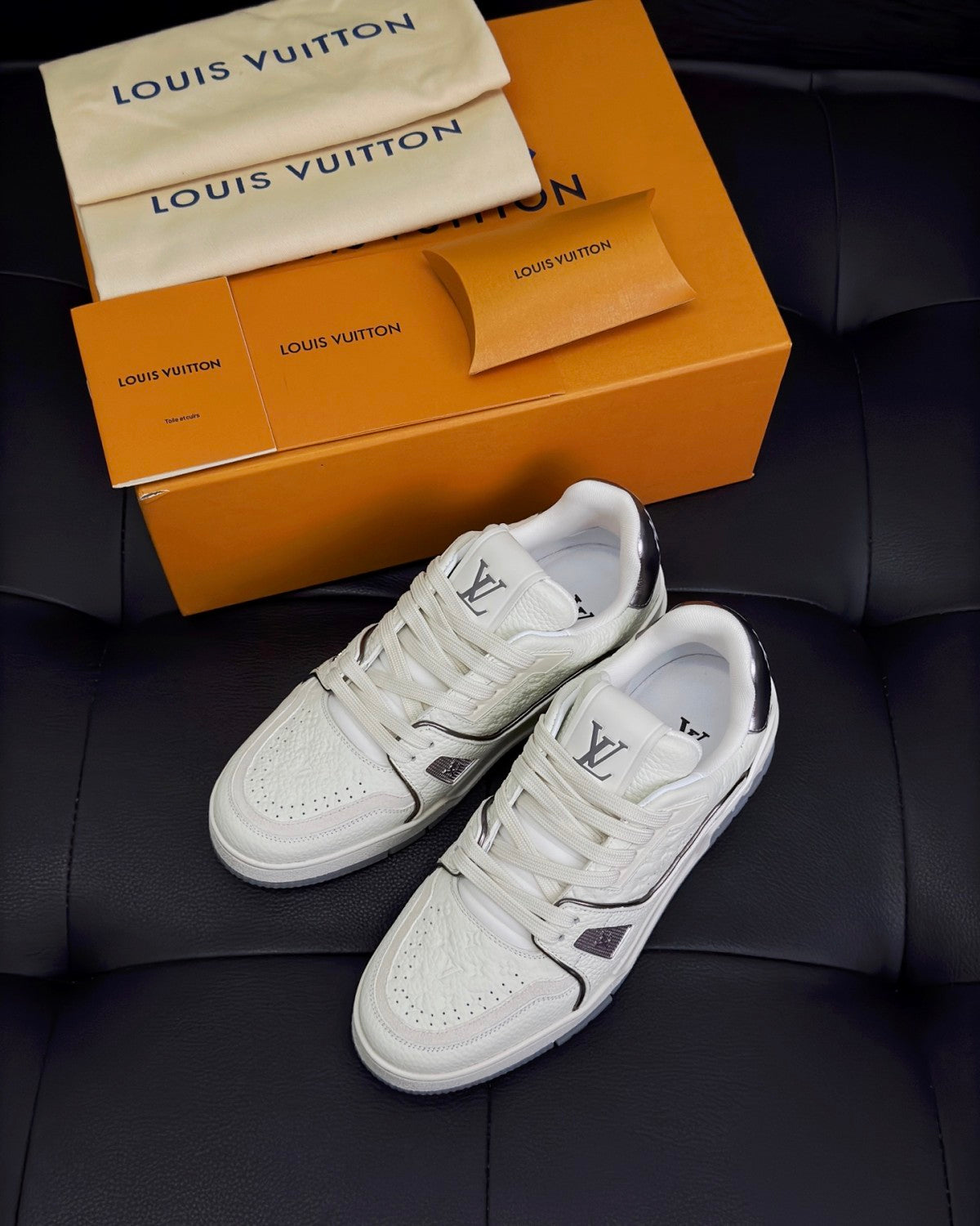 LOUIS VUITTON LV Trainer Sneaker #384153