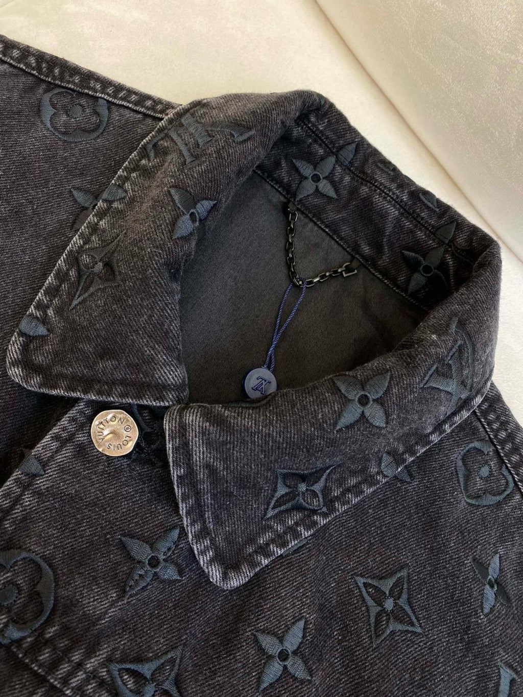 Louis Vuitton Men's Fall and Winter Logo Embroidery Gradient Single Breasted Long Sleeve Denim Jacket #72741