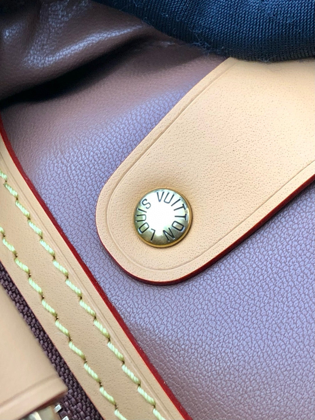 Louis Vuitton Women's Fashion Classic Avocado Green Logo Zipper Closure Leather Shoulder Bag Handbags In Small Medium And Large Sizes Crossbody Bag Bags #78663