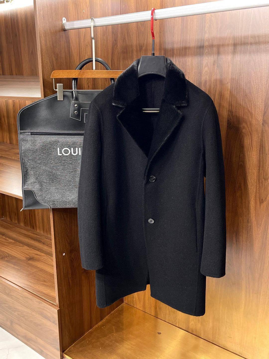 Louis Vuitton Men's Autumn and Winter Solid Color Seal Fur Collar Cashmere Long Single Breasted Coat Jacket #74933