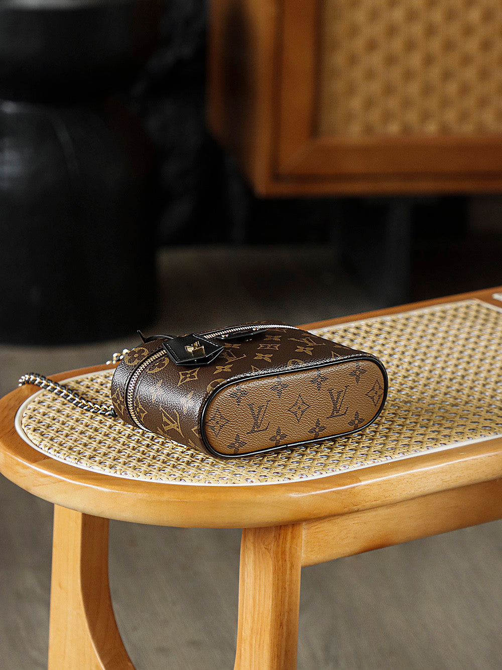 Louis Vuitton Pre-Owned Monogram Reverse Vanity PM Crossbody Bag & Vanity Chain Pouch Handbag M47125 - Private Version with Queryable Chip Code #83111A