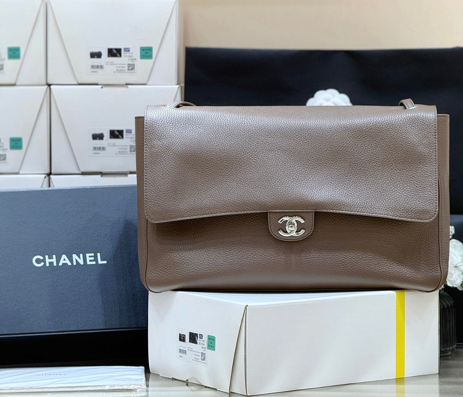 Chanel Maxi Flapbag Grained Calfskin Silver Metal #378922