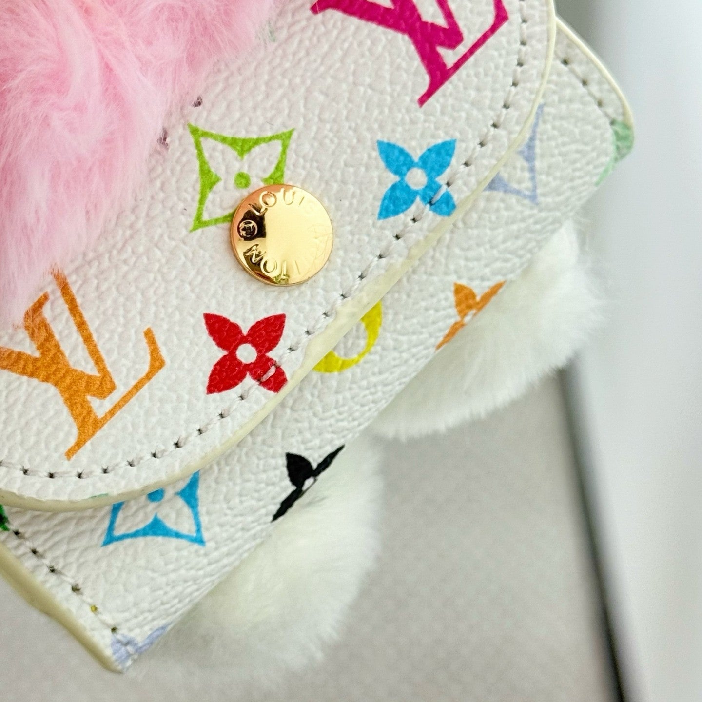 Louis Vuitton LV x TM Vivienne Cuddle Bag Charm Accessories Women's Earphone Case Takashi Murakami White Sancai 2026 Spring New Arrival M03727 #82731A