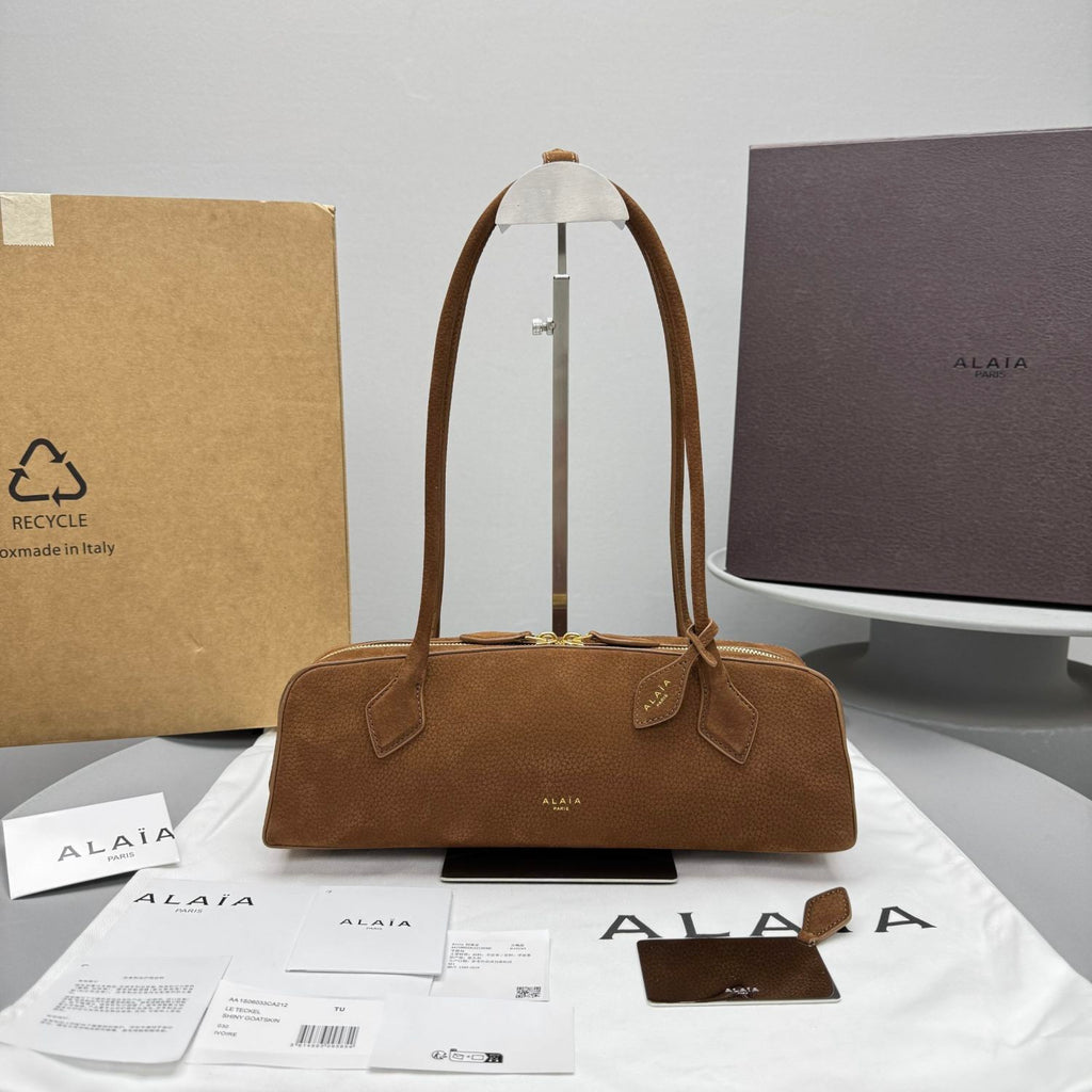 Alaïa Raspberry Le Teckel Medium Bag in Nubuck #320545