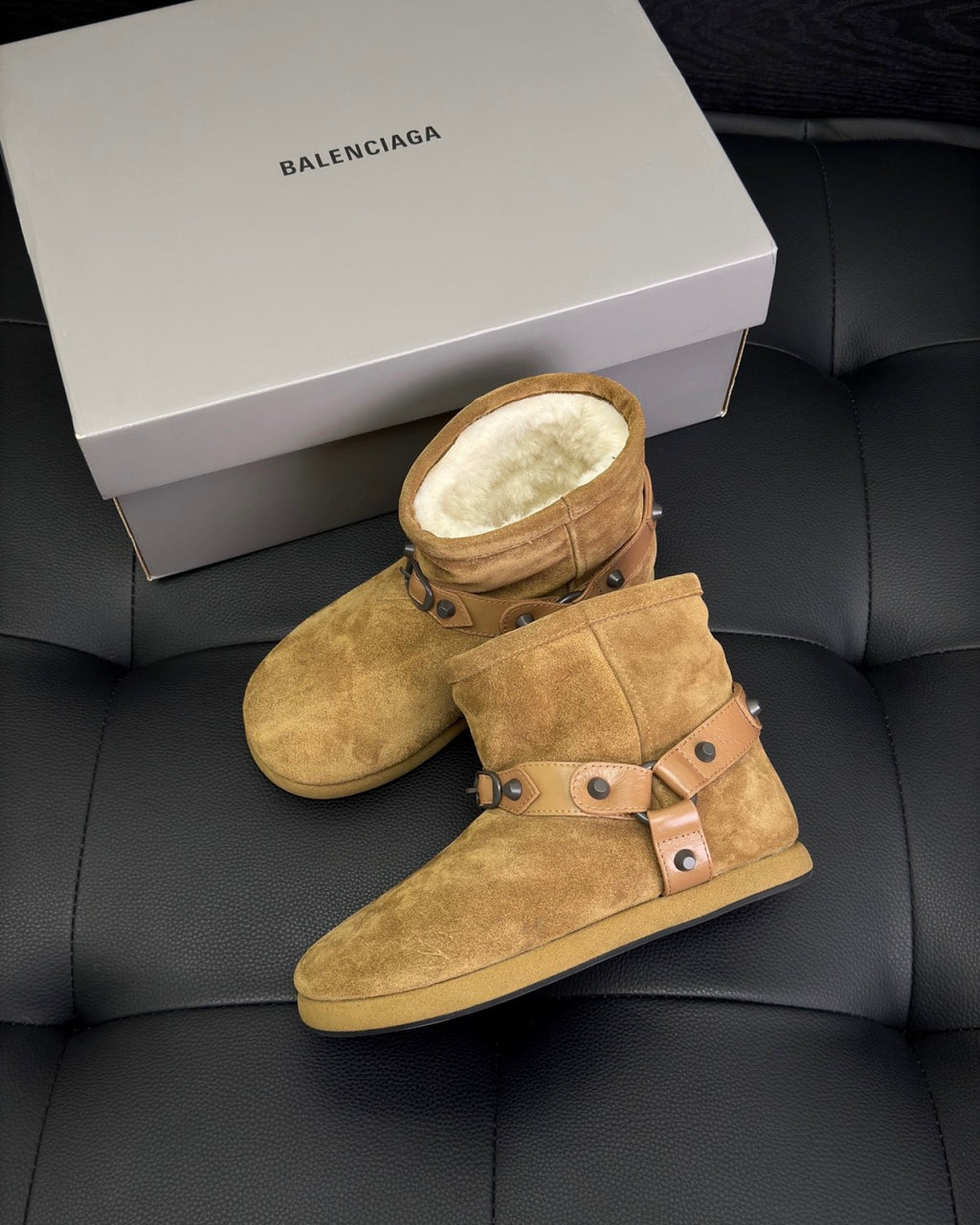Balenciaga Alaska Soft Cow Split Leather Sleeve Round Toe Cowhide Leather Belt  Rivet Accessories Warm And Non-Slip #332582
