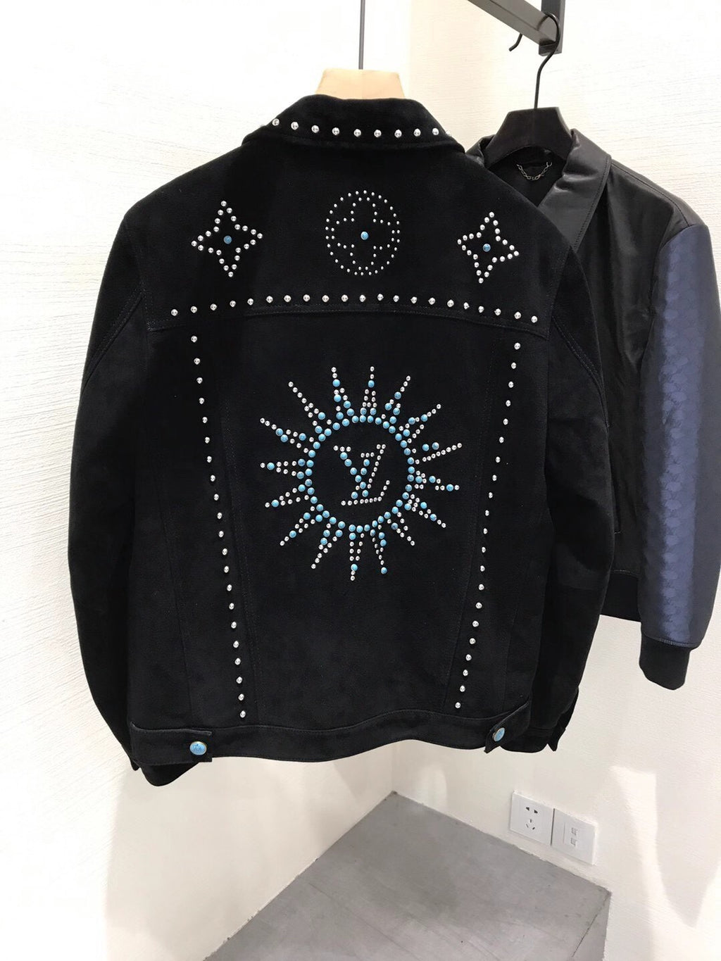 Louis Vuitton Men's Fall/Winter Black Logo Pattern Embroidery Lapel Long Sleeve Denim Jacket #73291