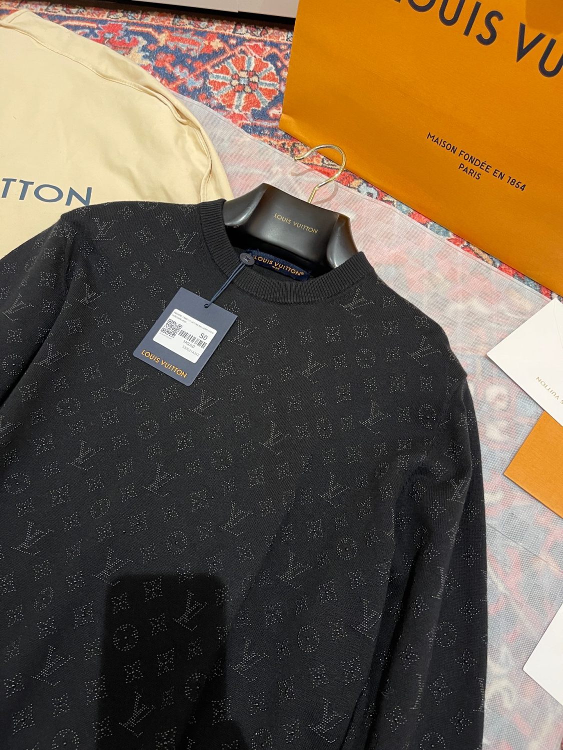 Louis Vuitton Men's Spring and Autumn Rhinestone Letter Logo Printed Round Neck Long Sleeve Sweater #75138