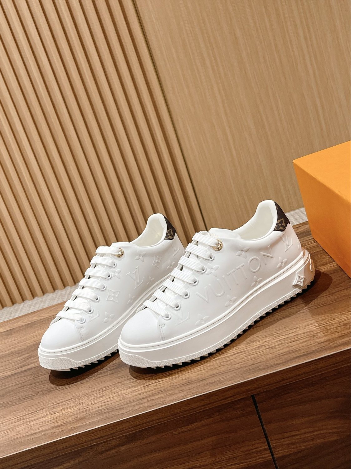 Louis Vuitton Time Out Women's Solid Color Letter Print Leather Low-Top Lace-Up Casual Shoes #77748