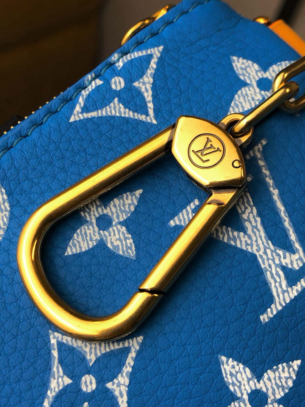 Louis Vuitton Women's Fashion Classic Sapphire Blue Logo Zipper Closure Leather Shoulder Bag Handbags In Small Medium And Large Sizes Crossbody Bag Bags #78656