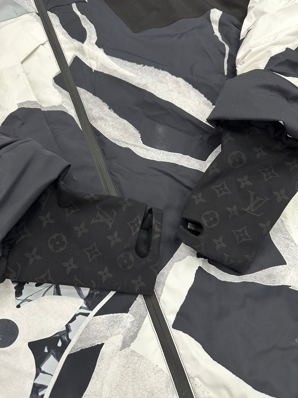 Louis Vuitton Burton Men's And Women's Black And White Colorblocking Waterproof Windproof Hooded Zipper Long-sleeved Ski Jacket Leisure Ski Pants Suit Set #74666