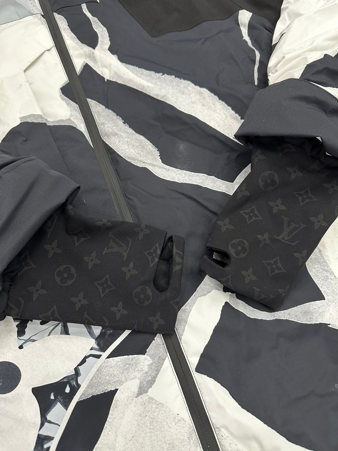 Louis Vuitton Burton Men's And Women's Black And White Colorblocking Waterproof Windproof Hooded Zipper Long-sleeved Ski Jacket Leisure Ski Pants Suit Set #74666
