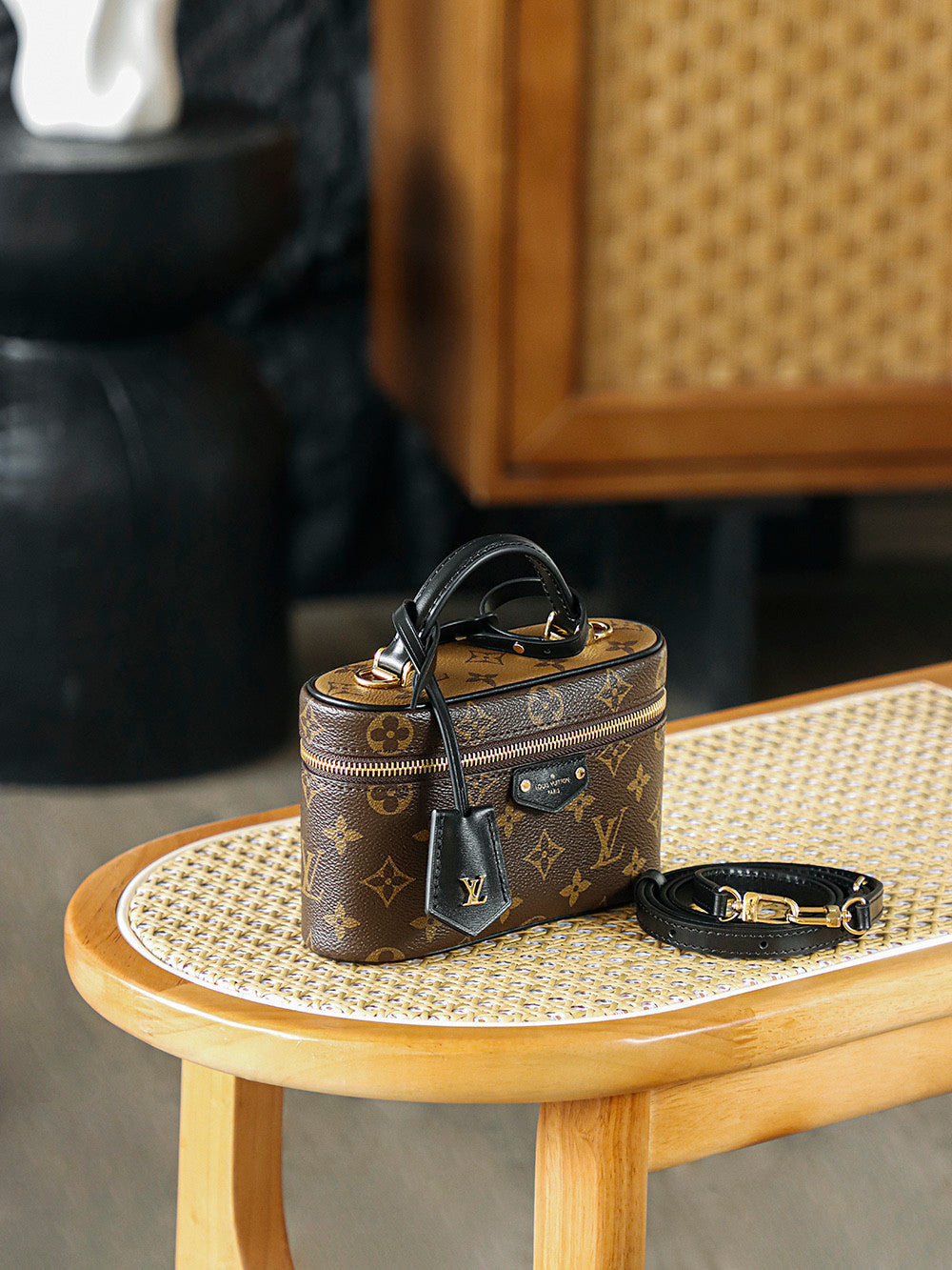 Louis Vuitton Pre-Owned Monogram Reverse Vanity PM Crossbody Bag & Vanity Chain Pouch Handbag M47125 - Private Version with Queryable Chip Code #83111A