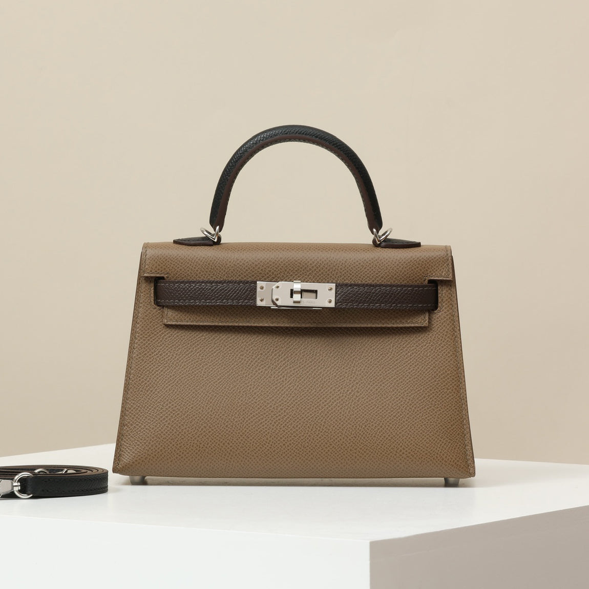 Hermes Solid Color Handbag Temperament Metal Buckle Kelly Bag Accessories Handcrafted Leather Bag From The Original Factory's Premium Custom Collection #74557