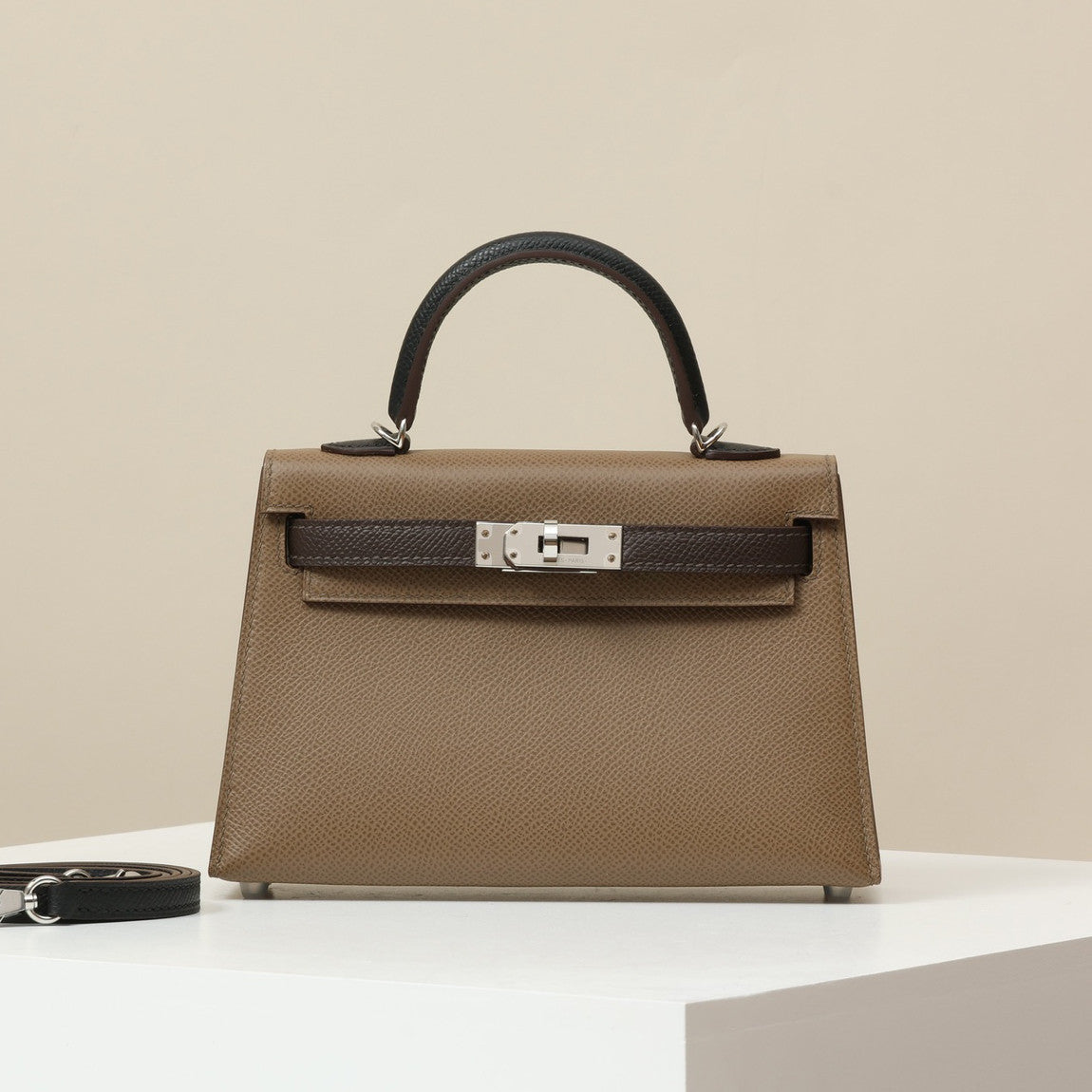 Hermes Solid Color Handbag Temperament Metal Buckle Kelly Bag Accessories Handcrafted Leather Bag From The Original Factory's Premium Custom Collection #74557