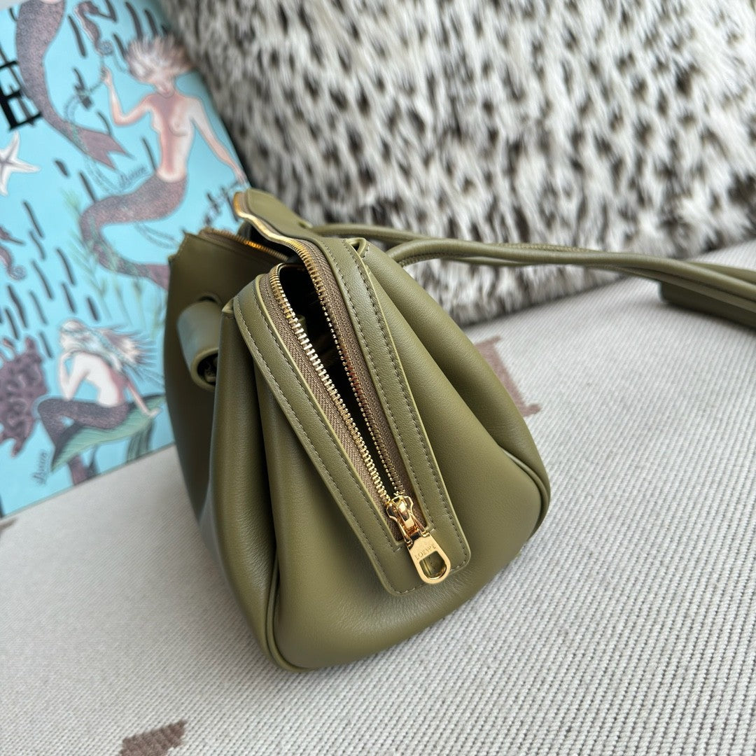 Loewe Madrid Women's Solid Color Letter Logo Gold Hardware Cowhide Handbag Shoulder Bag Bags #77356