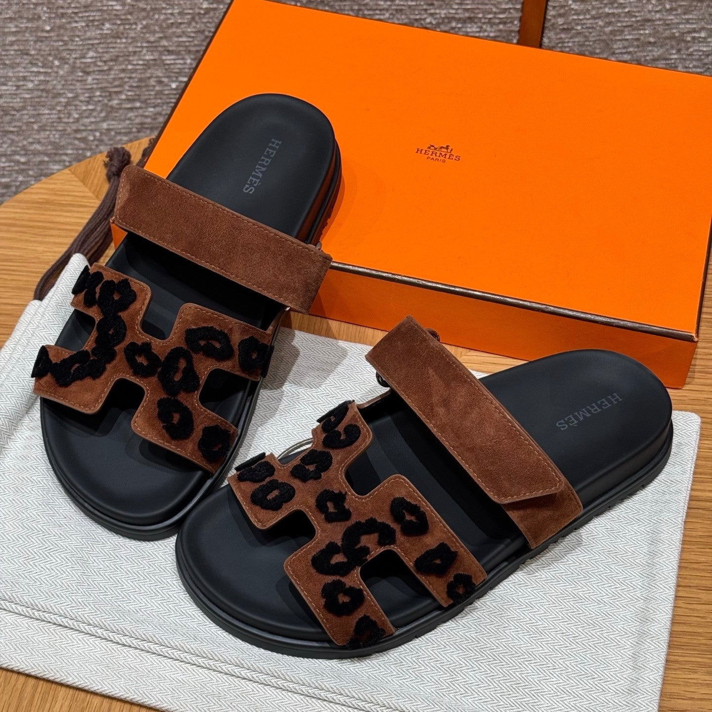 Hermès Chypre sandal Brown #376389