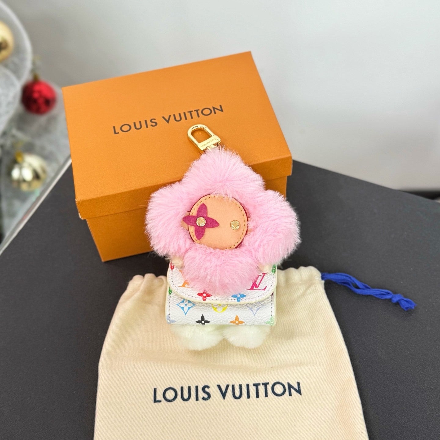 Louis Vuitton LV x TM Vivienne Cuddle Bag Charm Accessories Women's Earphone Case Takashi Murakami White Sancai 2026 Spring New Arrival M03727 #82731A
