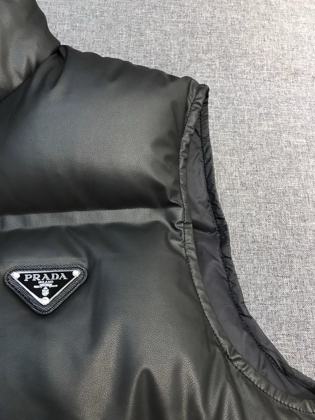 Prada Men's And Women's Autumn/Winter Fashion Classic Solid Color High Neck Zipper Premium Fashion Style Business Casual Leather Down Vest #79435