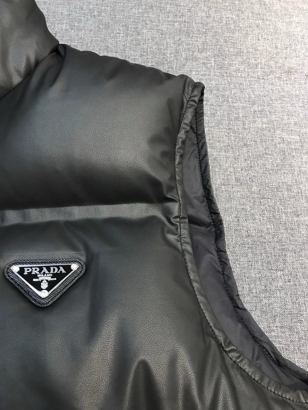 Prada Men's And Women's Autumn/Winter Fashion Classic Solid Color High Neck Zipper Premium Fashion Style Business Casual Leather Down Vest #79435