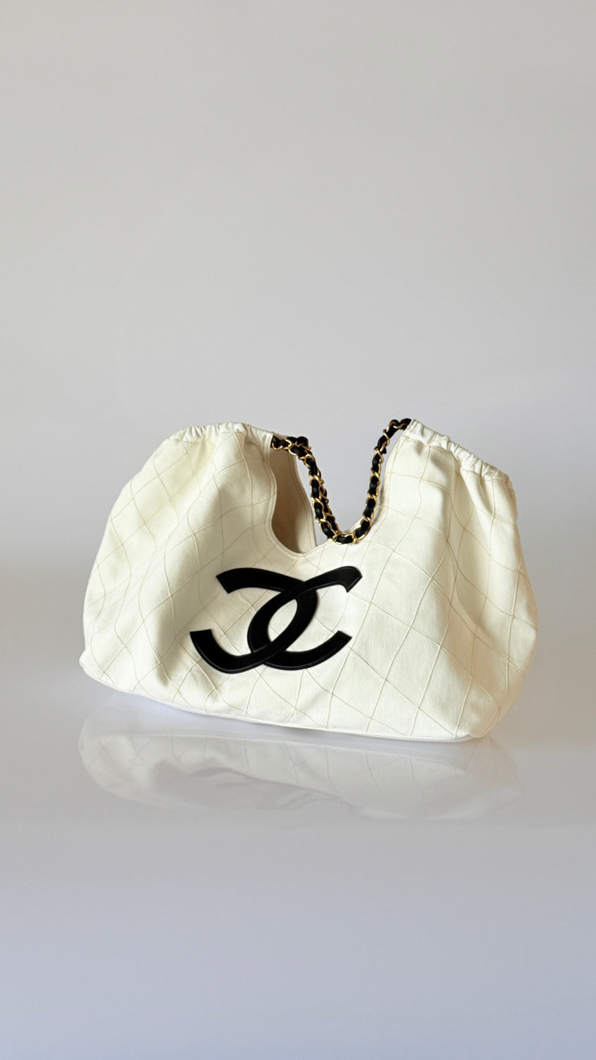 Chanel 26m Coco Beach Large Drawstring Beach Tote Bag In White With Black Double C Logo Stylish Elegant Chain-strap Bags Lady  Bags #197029