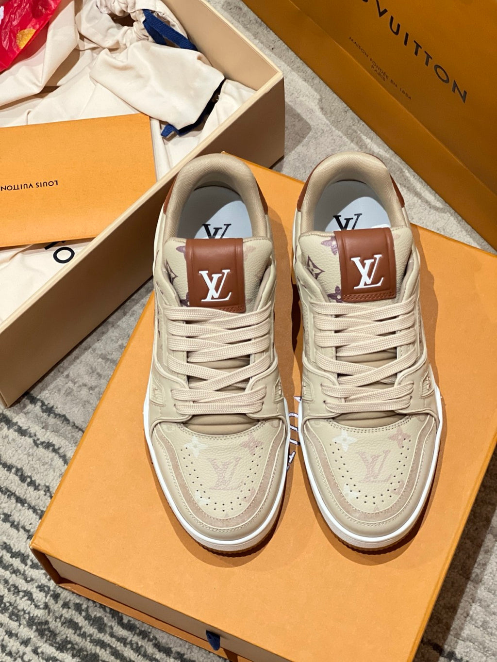 LOUIS VUITTON LV Trainer Sneaker #384200