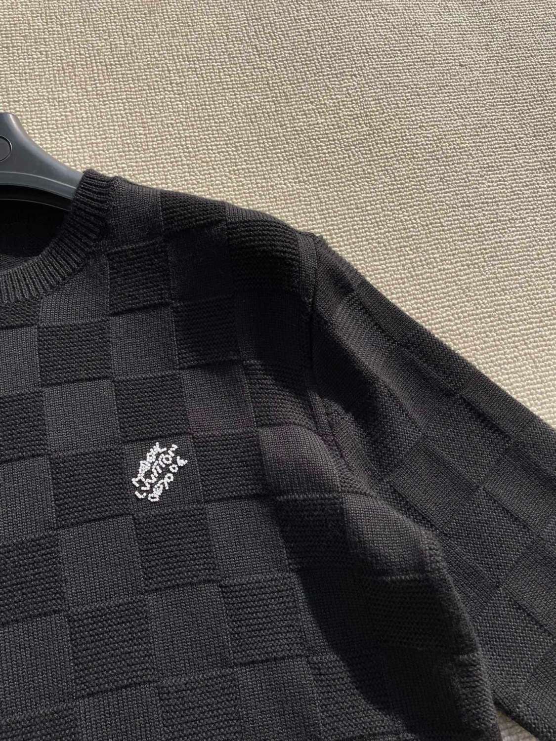 Louis Vuitton Men's Spring and Autumn Solid Color Check Printed Wool Round Neck Long Sleeve Knitted Sweater #74581