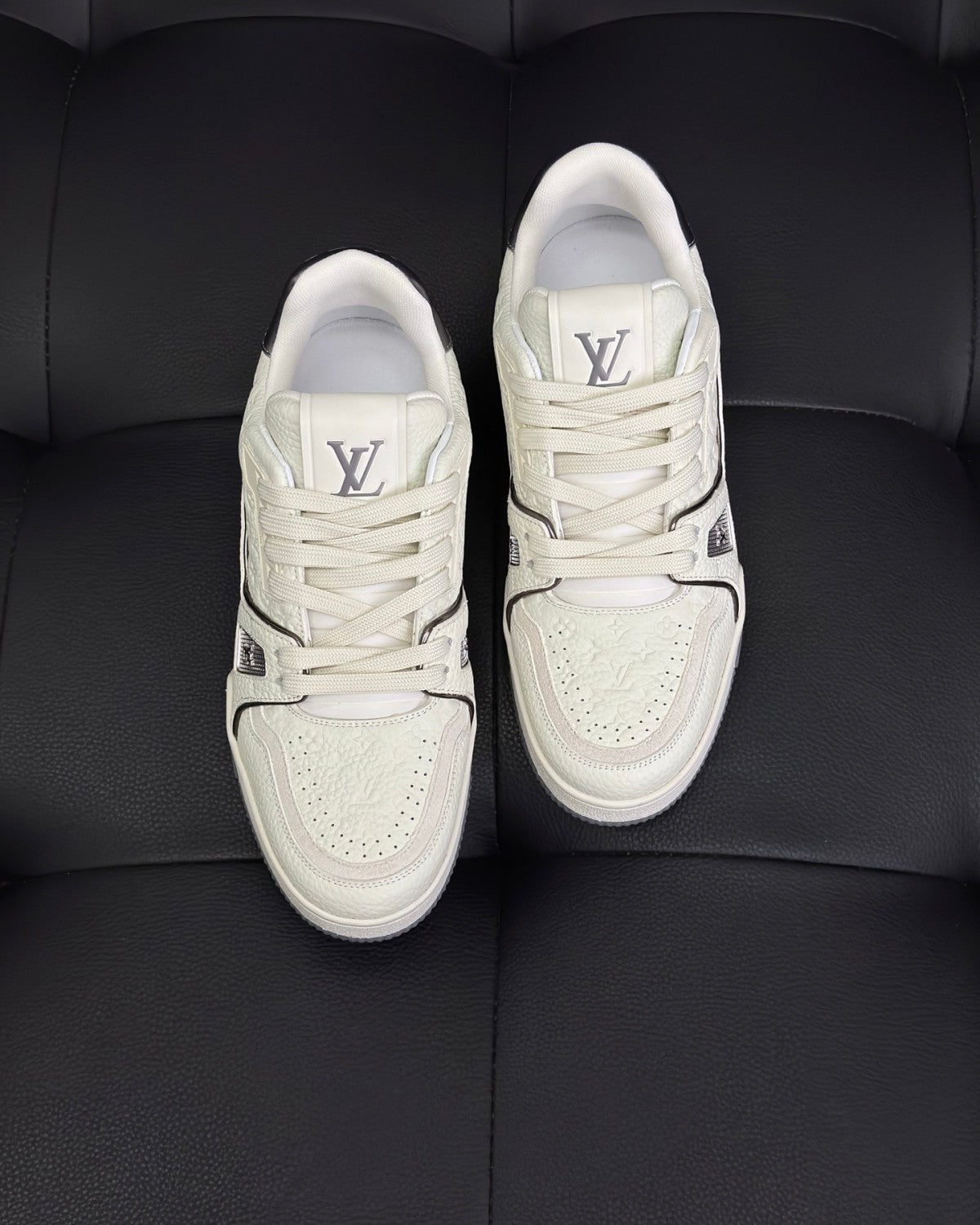 LOUIS VUITTON LV Trainer Sneaker #384153