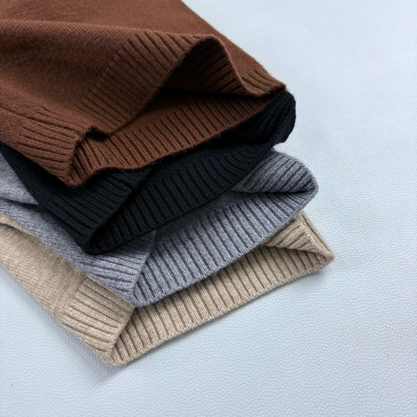 Loro Piana Men's Solid-Color Metal Logo Crew Neck Knit Short-Sleeve Sweater for Spring. Autumn. and Winter Ngvp #2725
