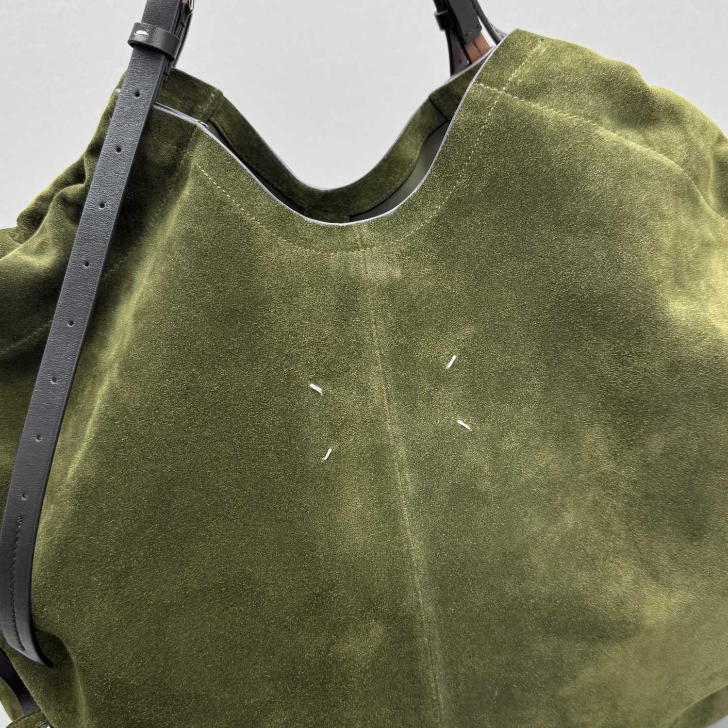 Maison Margiela Drawstring Shopping Bag Large-Capacity Slant-Cross Green Bag Fashionable. Trendy Casual Retro Bag #82584A
